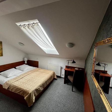 Orion Hotel Parczew Exteriör bild
