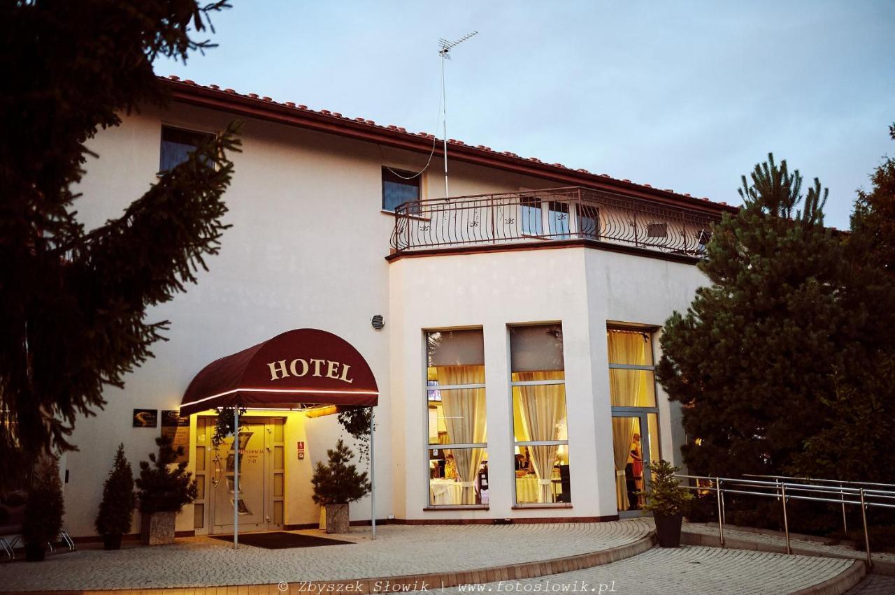 Orion Hotel Parczew Exteriör bild