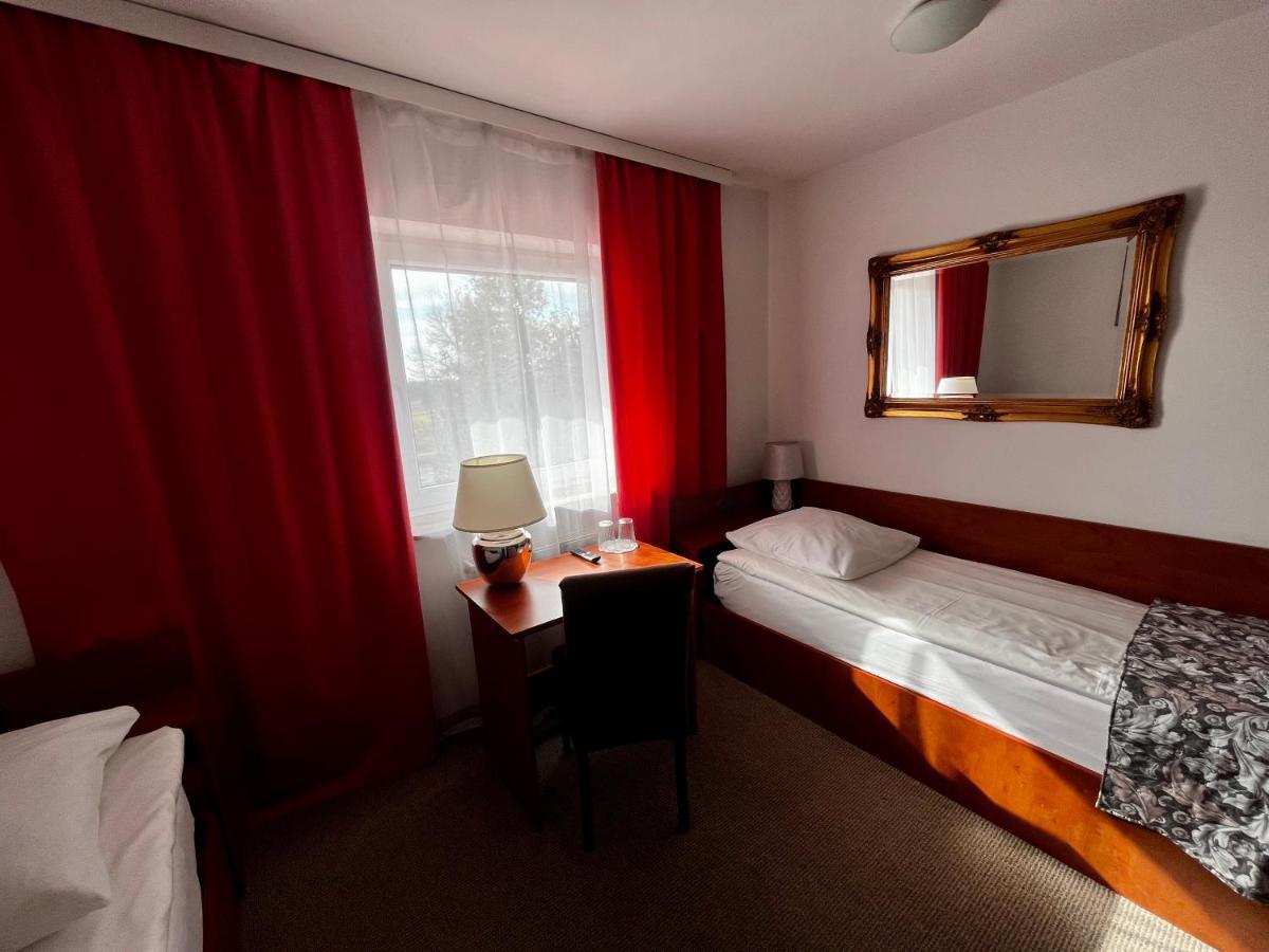 Orion Hotel Parczew Exteriör bild