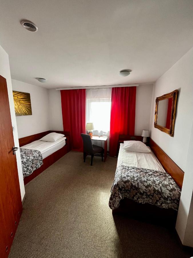 Orion Hotel Parczew Exteriör bild
