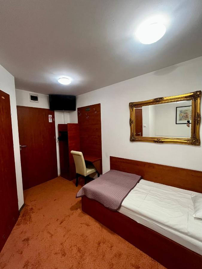 Orion Hotel Parczew Exteriör bild