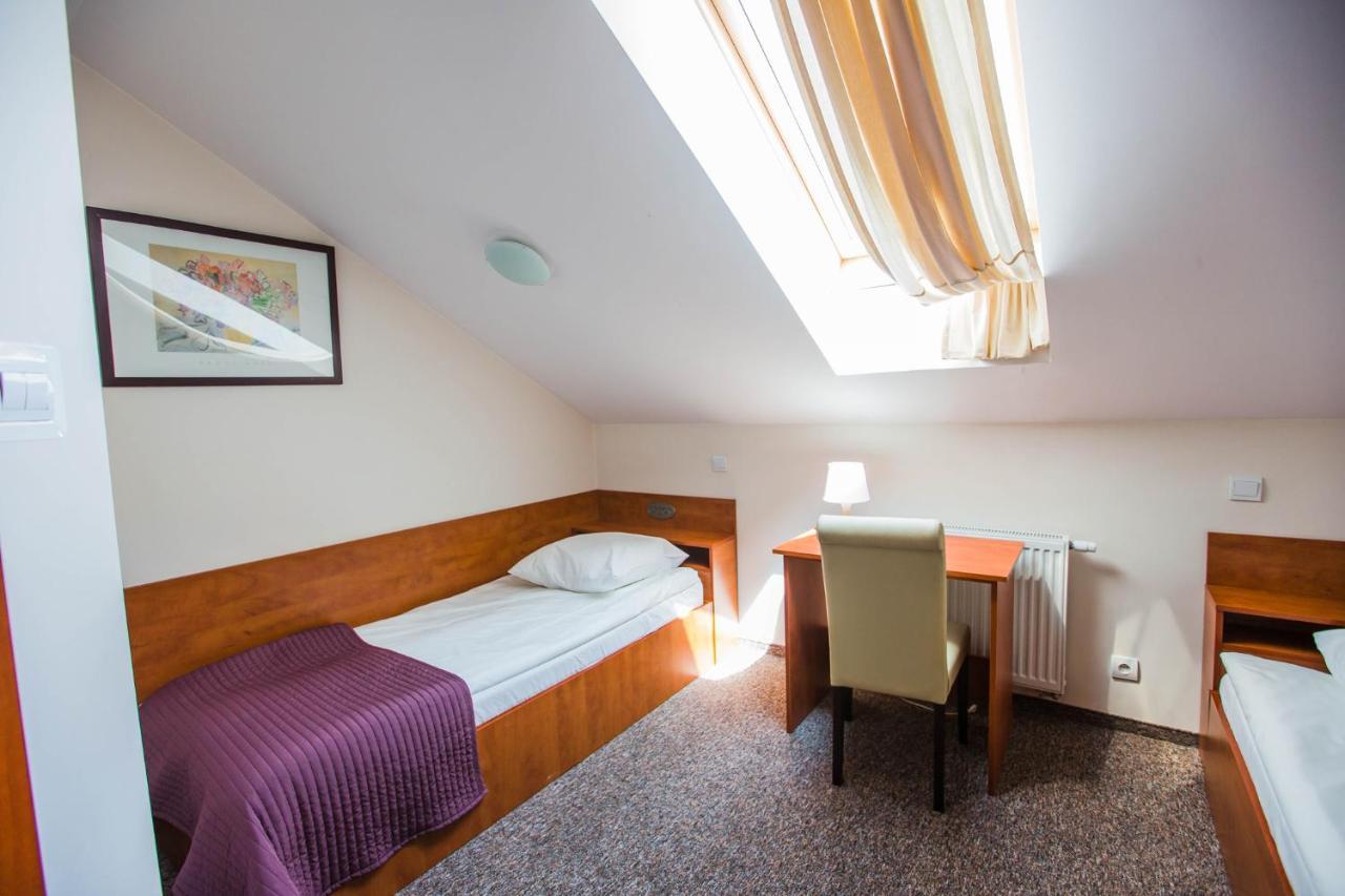 Orion Hotel Parczew Exteriör bild
